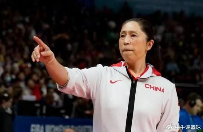 郑薇离任将接手俱乐部，任人唯亲成下课导火索，宫鲁鸣接手提拔18岁天