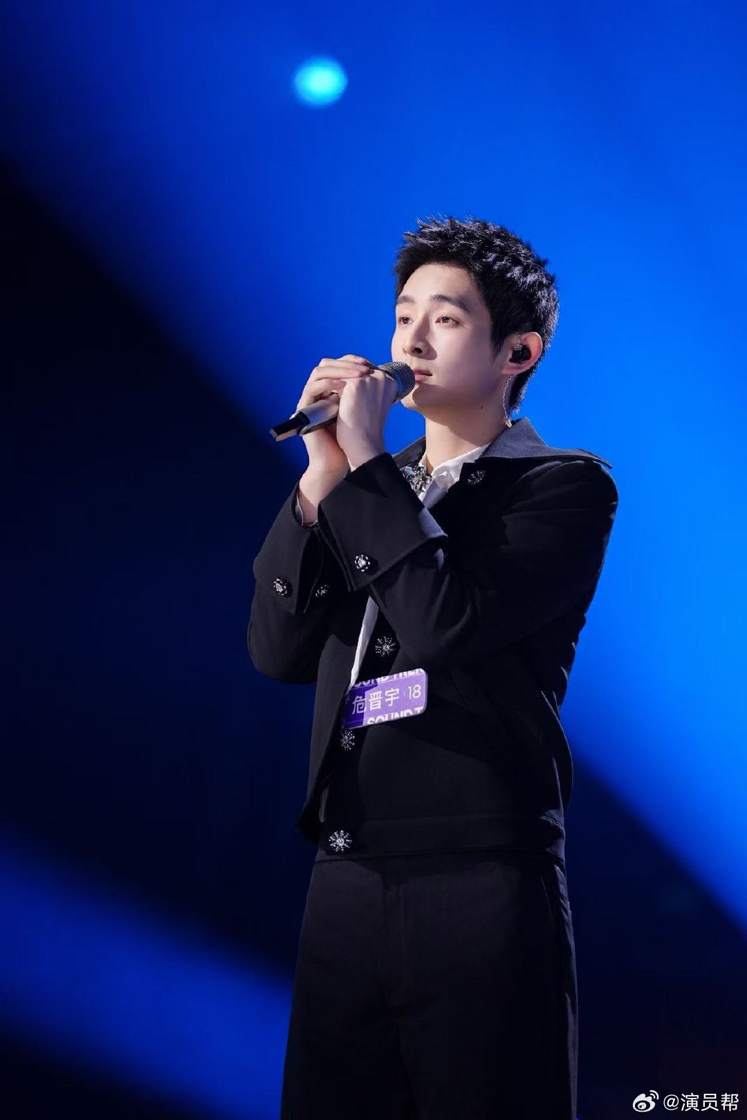 音综选手危晋宇线下遇观众点歌，美声对决引热议