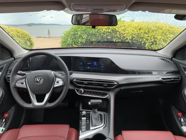 长安逸动PLUS:带有躁动之心的买菜车