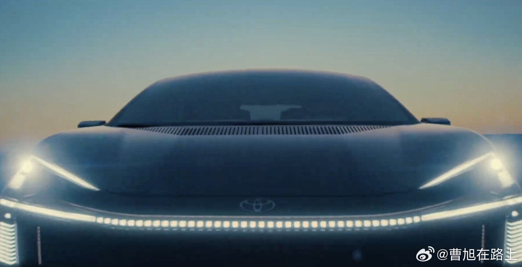 丰田全新电动版卡罗拉亮相，造型战斗感十足