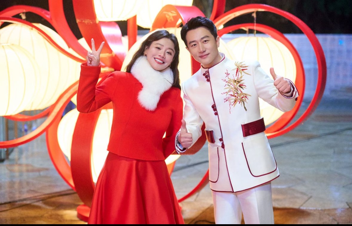 黄轩马思纯春晚徽州木雕水墨互动，13年后再同台