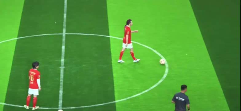 董老厮单挑泰山队门将，看泰山老中青三代同场竞技