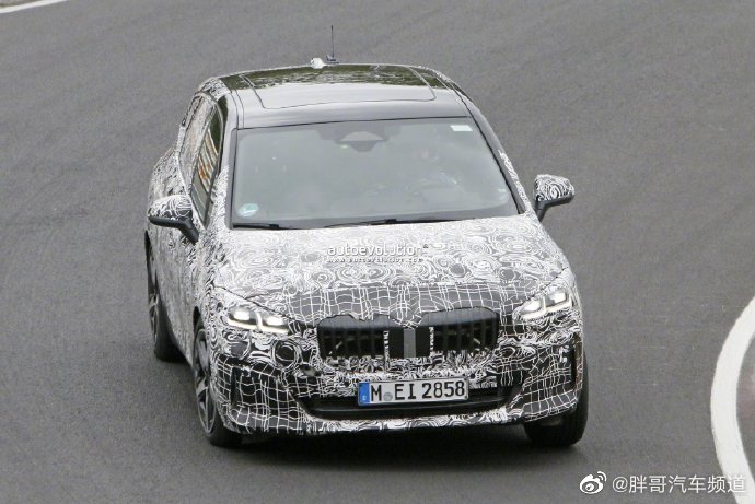 全新 旅行车谍照曝光，据说整体中控台将会全面调整……