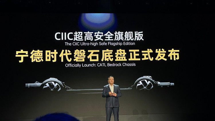 时速120km/h撞柱子不起火！宁德时代磐石底盘这么硬核？