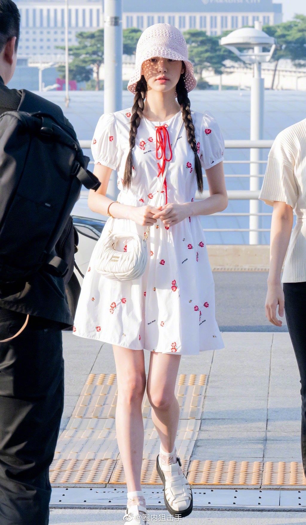 图片[2]-张元英今天和昨天穿的裙子都是中国粉丝在三年前送的……-沐风文化