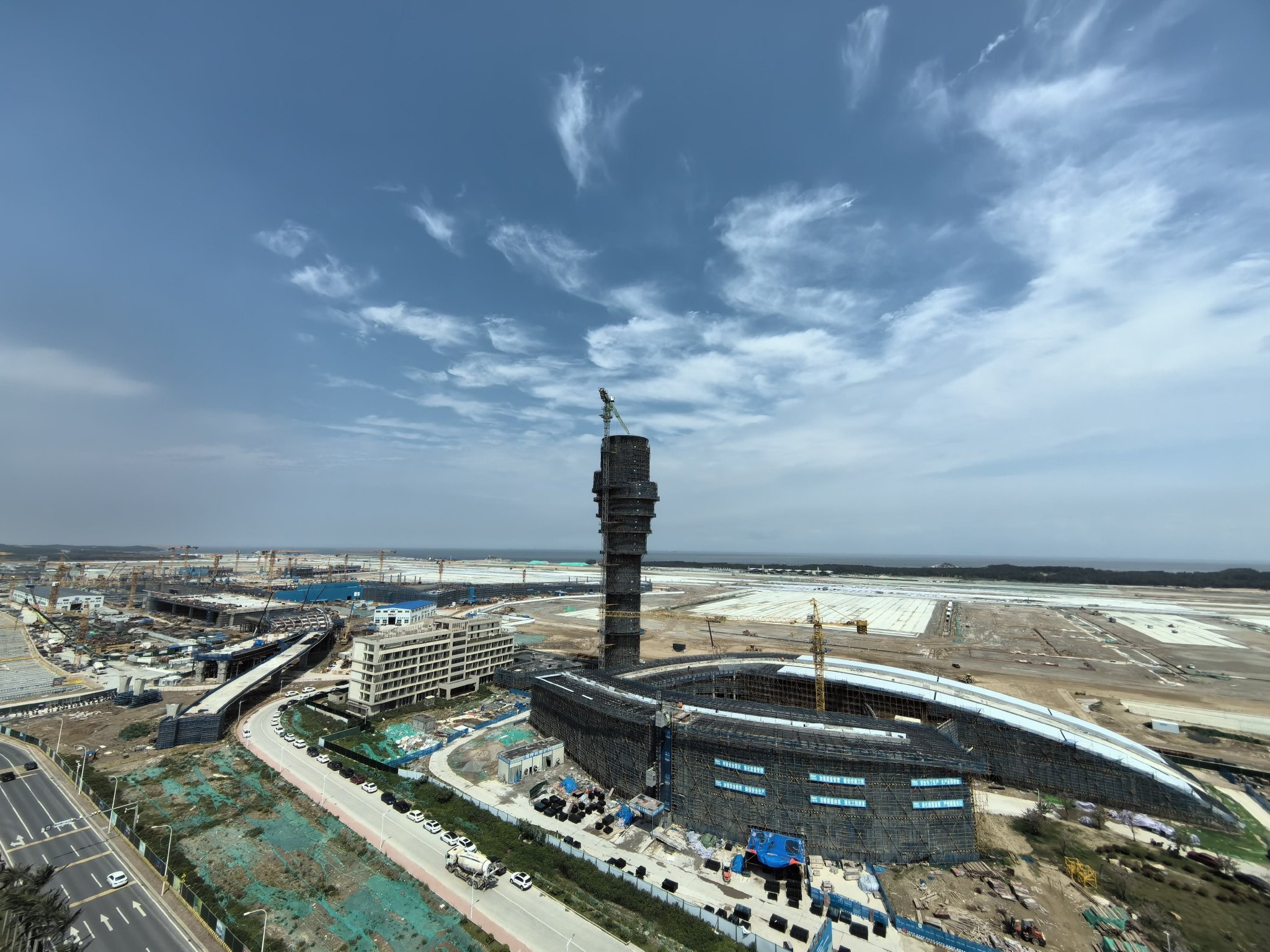 假期不停歇!福州机场二期扩建工程全力冲刺|福州市|航站楼|福建省|五一|福州机场二期航站区_新浪新闻