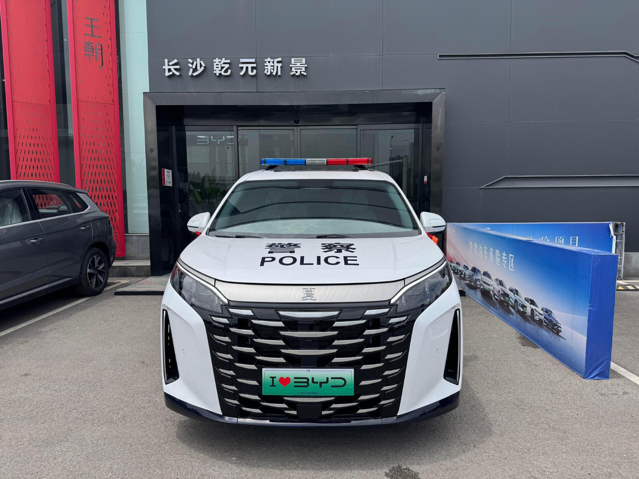 比亚迪夏成为公务司法用车，符合他的调性，庄重威严，还非常低调，你觉得呢？