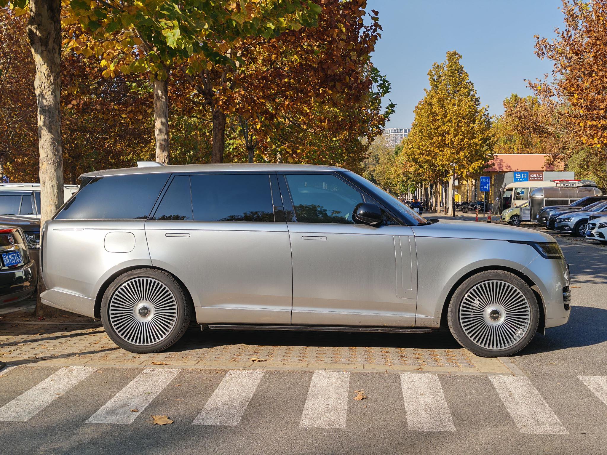 揽胜VS大G 极限二选一，你会选谁？ 评论区抽个粉丝送我一辆