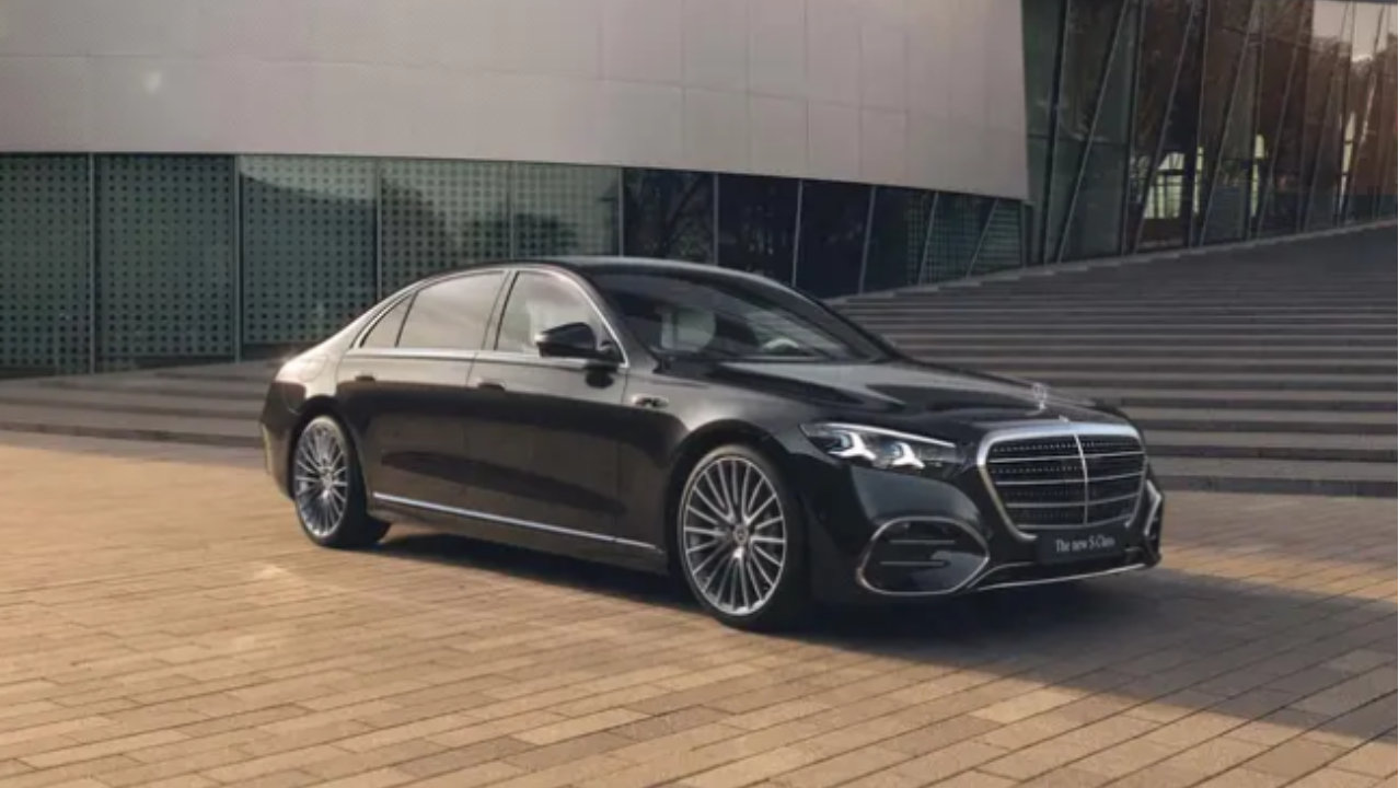 新一代奔驰S级全球首发：50%部件焕新，发光立标+超600米数字大灯