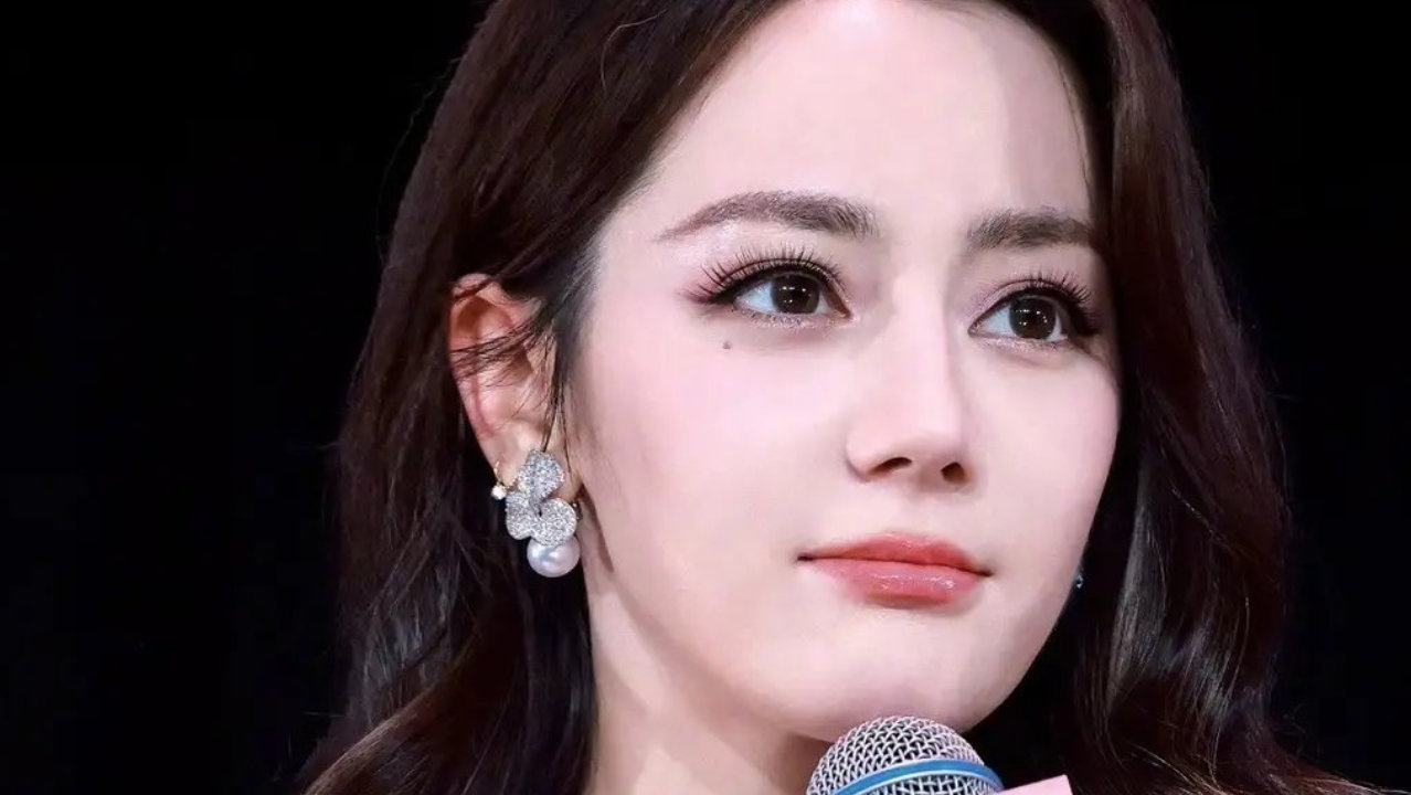一枚摘下的戒指,迪丽热巴你让我怎么嫁人 一枚摘下的戒指,迪丽热巴你让我怎么嫁人