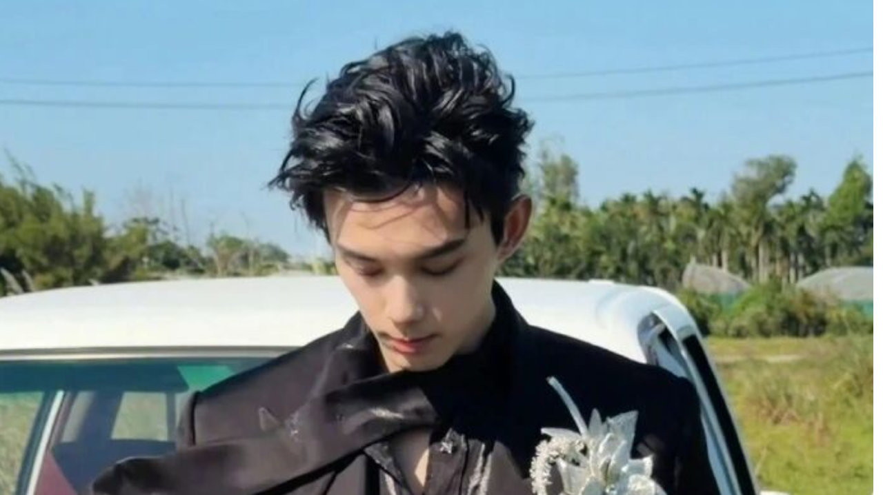 吴磊这波 David Koma 造型，是把清俊华丽焊在骨相里的奢感少年教科书