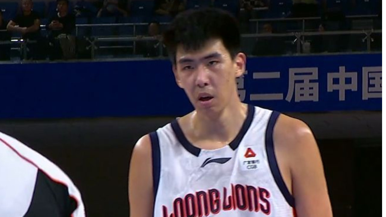 师徒情深！杜锋祝徐昕生日快乐，还送上了最大的一个礼物