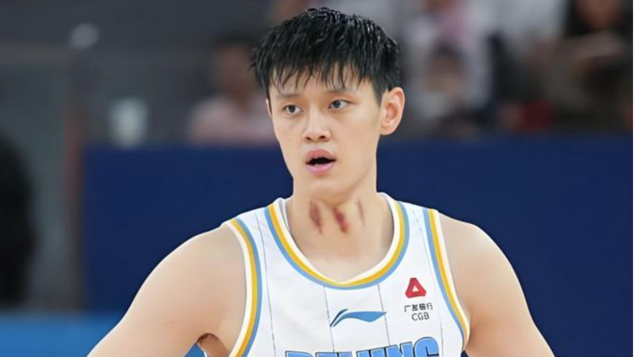 北京队迎1坏消息！2米06锋线悍将旧伤复发，许利民遇到麻烦了