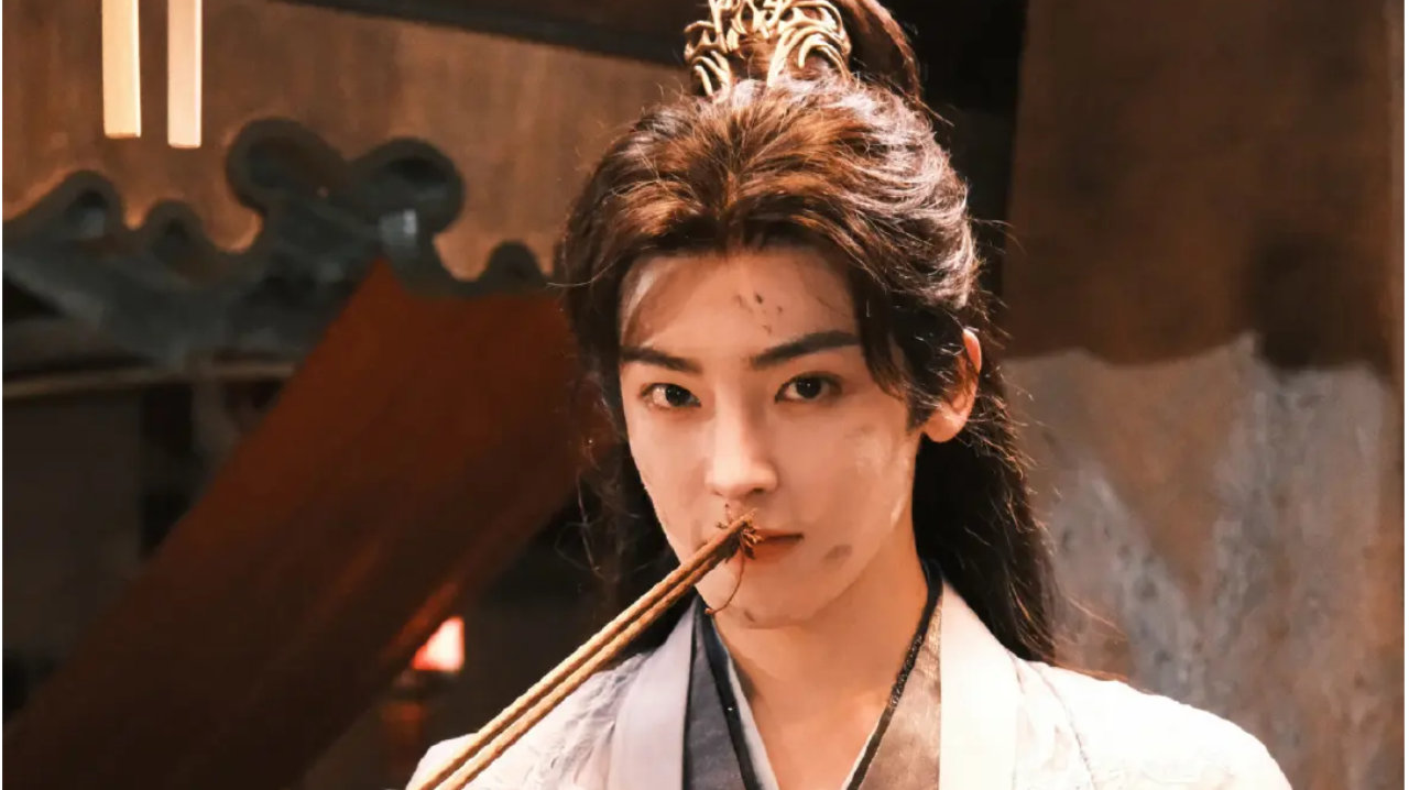 侯明昊和孔雪儿被曝恋情后，两人火速辟谣，一个假字展现双方底气