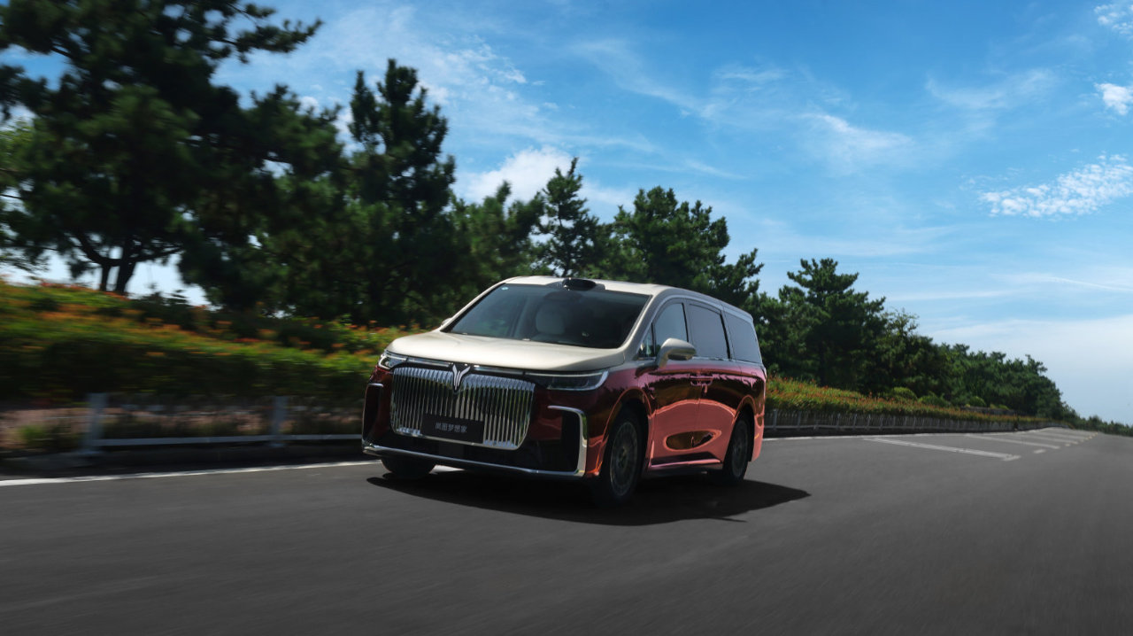 岚图汽车港股上市获关键批文，L3级智驾新车3月首发