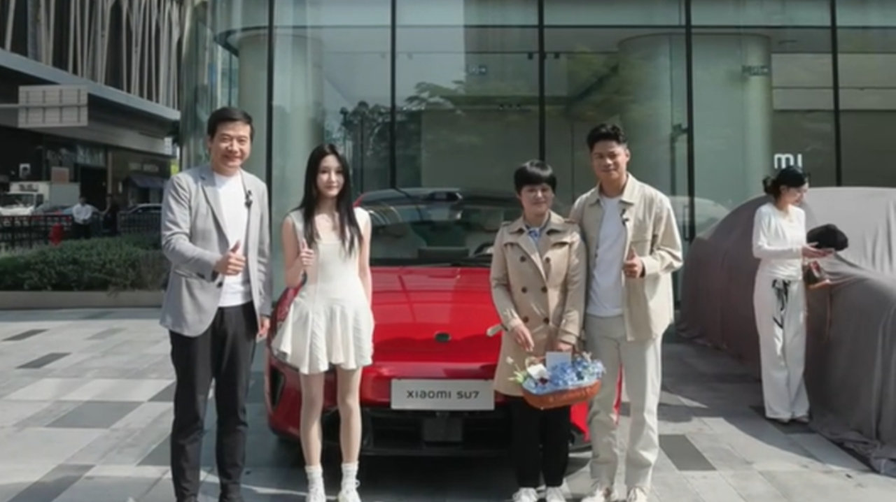 千亿富豪、亚洲飞人给你拉车门，新一代SU7交付规格有多高