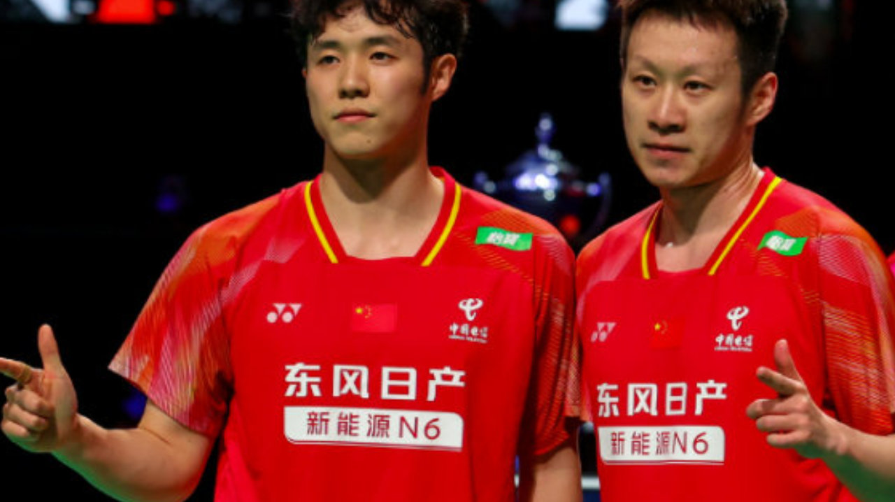 何济霆/任翔宇2-0黄劲腾/黄家豪，晋级下一轮