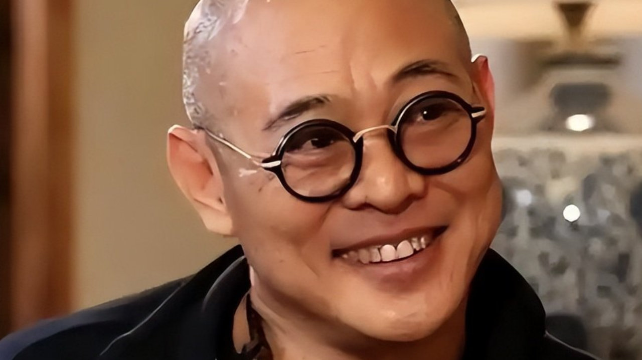 成龙老了，李连杰老了，刘德华也老了，而70岁的他看起来像35岁