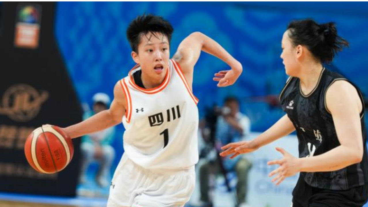 李梦接班人来了！中国女篮又一19岁1米81前锋崛起：场均18+11夺冠