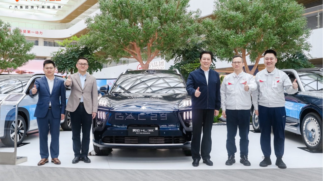 唐国强参访广汽集团，体验昊铂A800盛赞中国智造