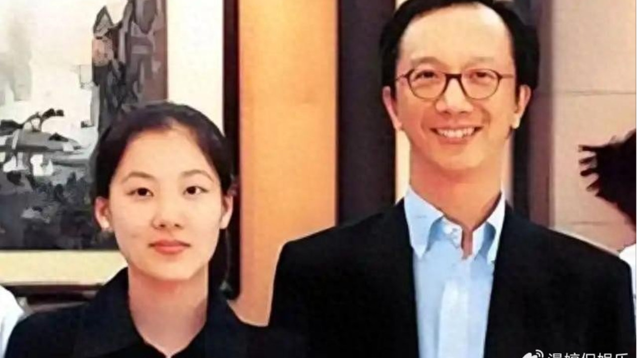 恩爱24年难抵残酷现实，伏明霞把梁锦松熬成爹，年龄差终究是道坎