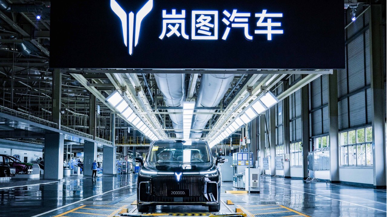 岚图港股首月，梦想家登顶全品类MPV销冠