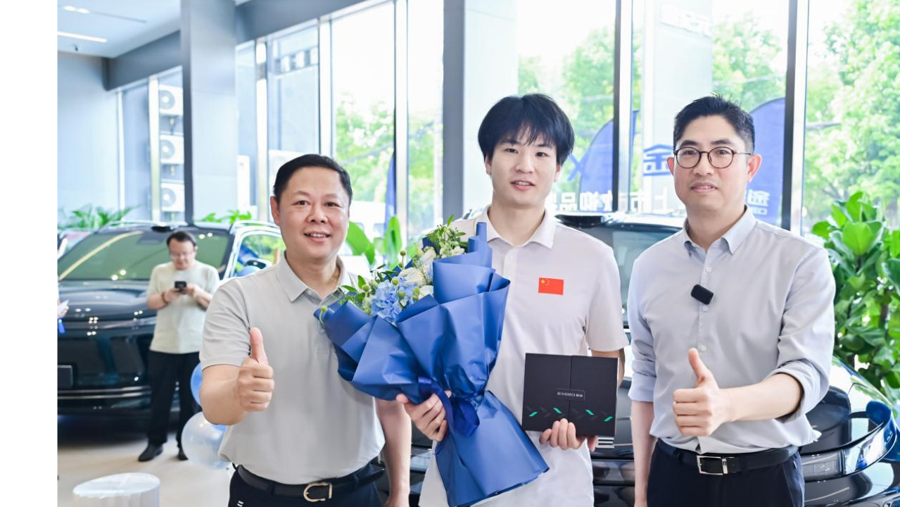李娜、周瑜同日提车，星途EX7的冠军朋友圈又壮大了