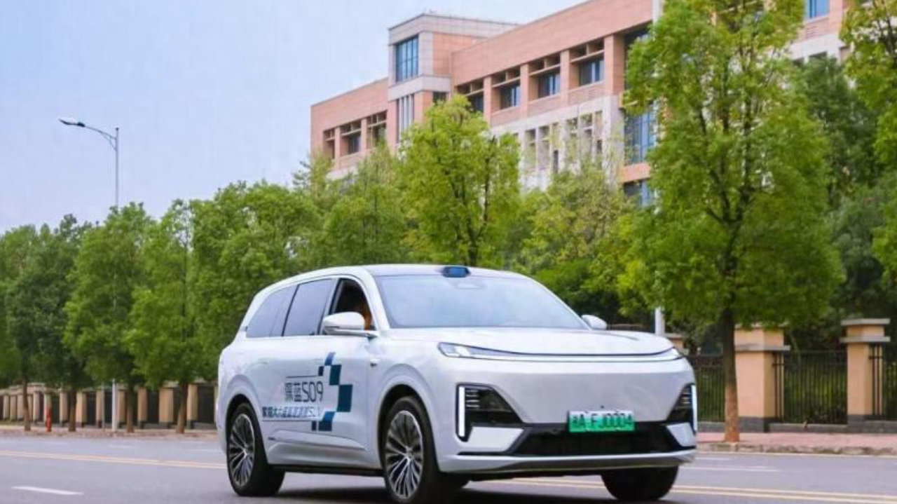 深蓝汽车拟增资：前10个月营收398亿 亏损10亿 长安汽车控股51%