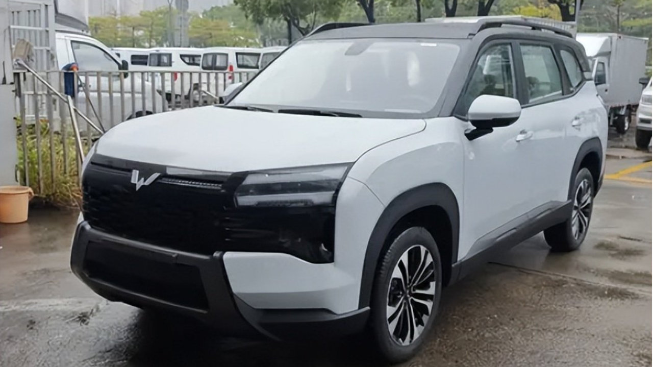 五菱星光560首发5.98万起！全系三种动力，轴距2810mm，大5座SUV