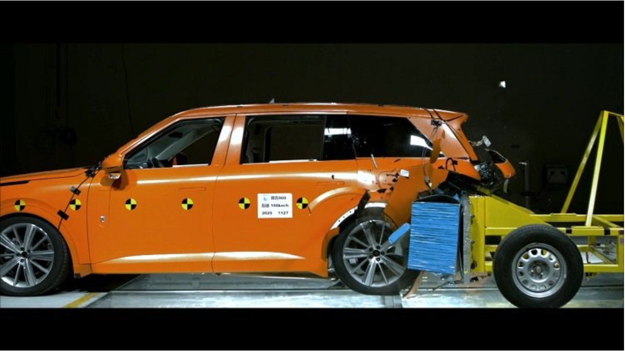 吉利发布会现场搞碰撞测试！其他车企难以模仿？