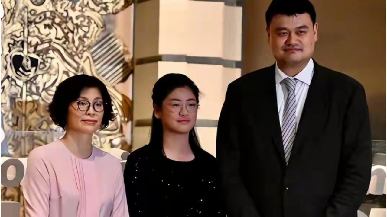 上热搜！姚明15岁女儿姚沁蕾身高近2米 超同龄女生近40厘米