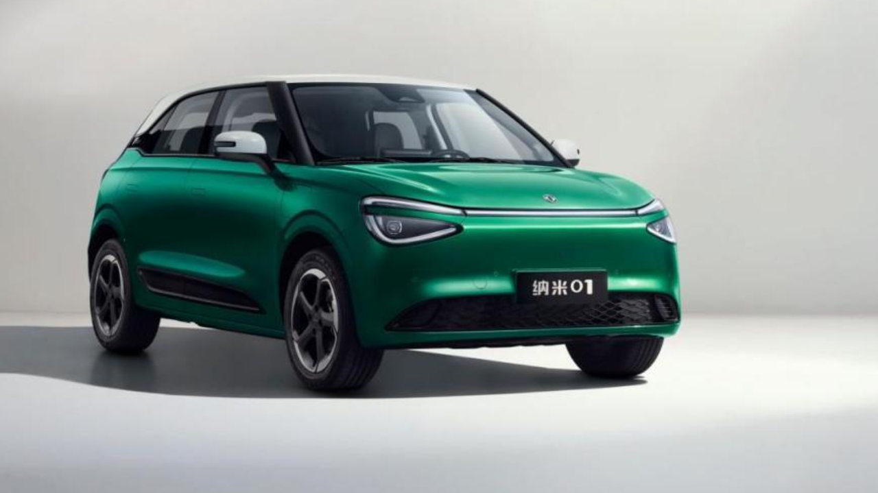 东风奕派纳米01对比名爵MG4 谁才是精致小姐姐的第一台智能座驾？