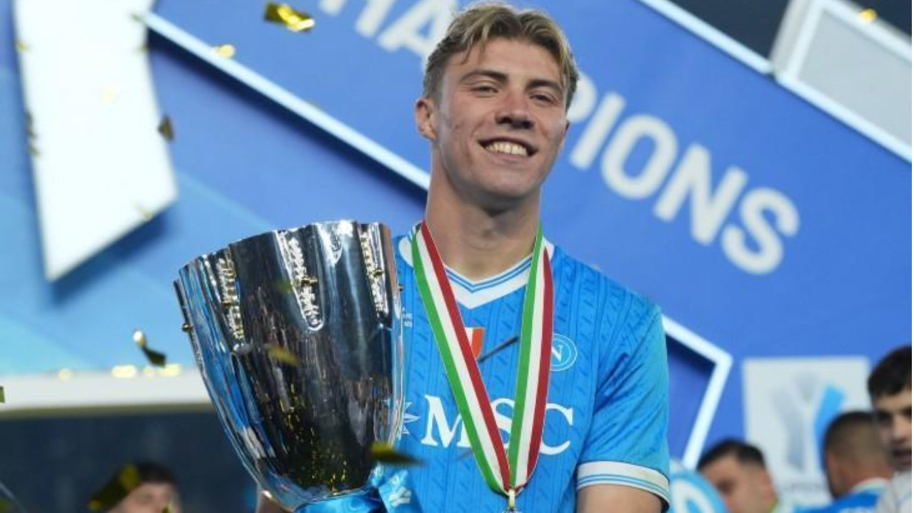 打脸！曼联弃将随那不勒斯夺意超杯后晒照：多么伟大的决定