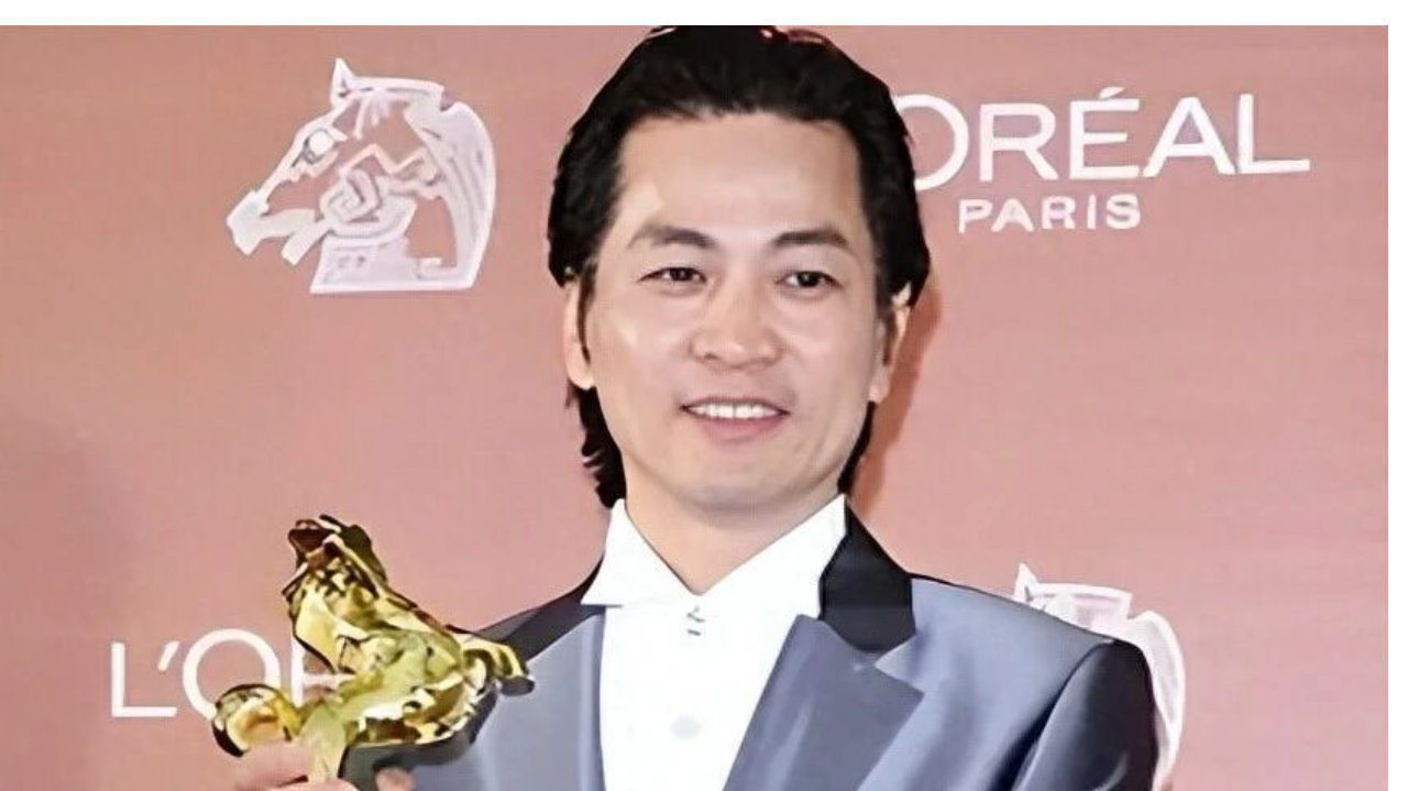 原来他是梁小龙亲弟弟，凭《叶问》登顶影坛，如今哥哥却已遗憾离世