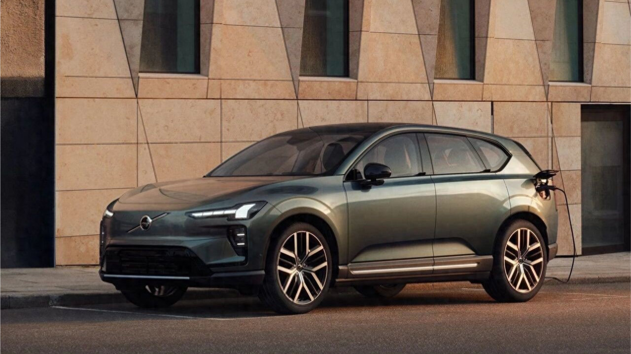 沃尔沃全新纯电SUV EX60续航超800公里，售价50万起