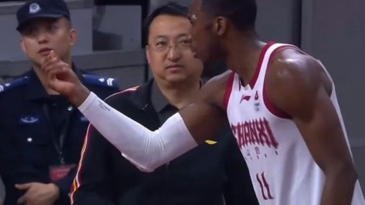 多人流血伤退！广东男篮顶住压力，击败山西队！