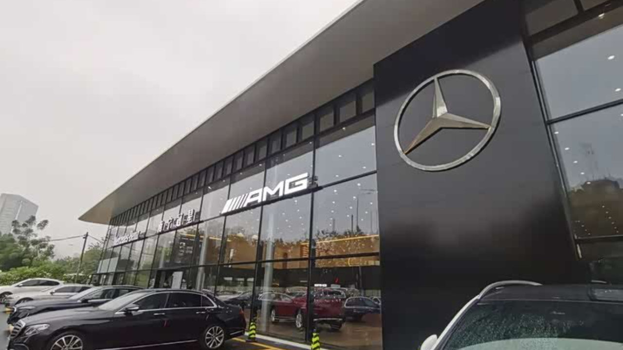 奔驰2月官降“不寻常”，引出厂商商务政策矛盾“一角”