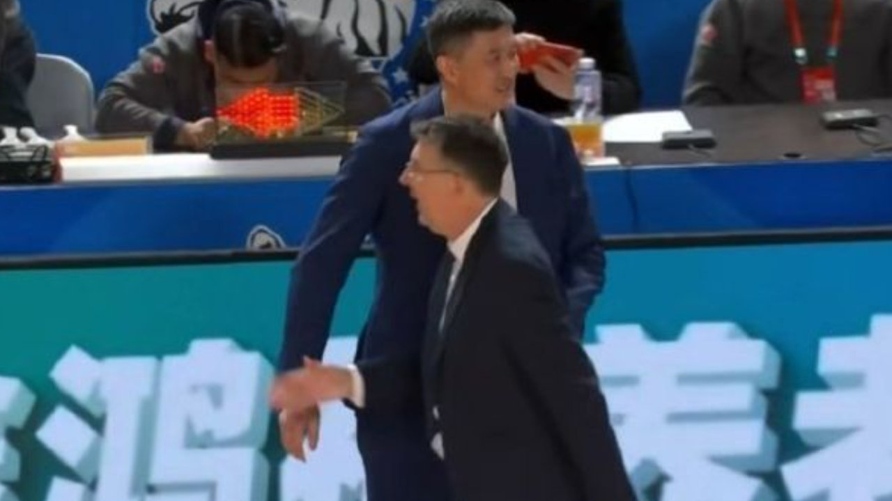 惨遭18分大逆转！广东主帅弄巧成拙，惜败家乡球队