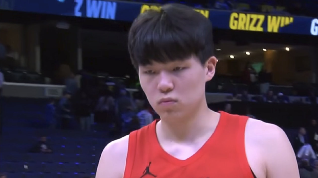 杨瀚森背靠背出战，砍16分13板！在NBA进步明显，无愧中国约基奇