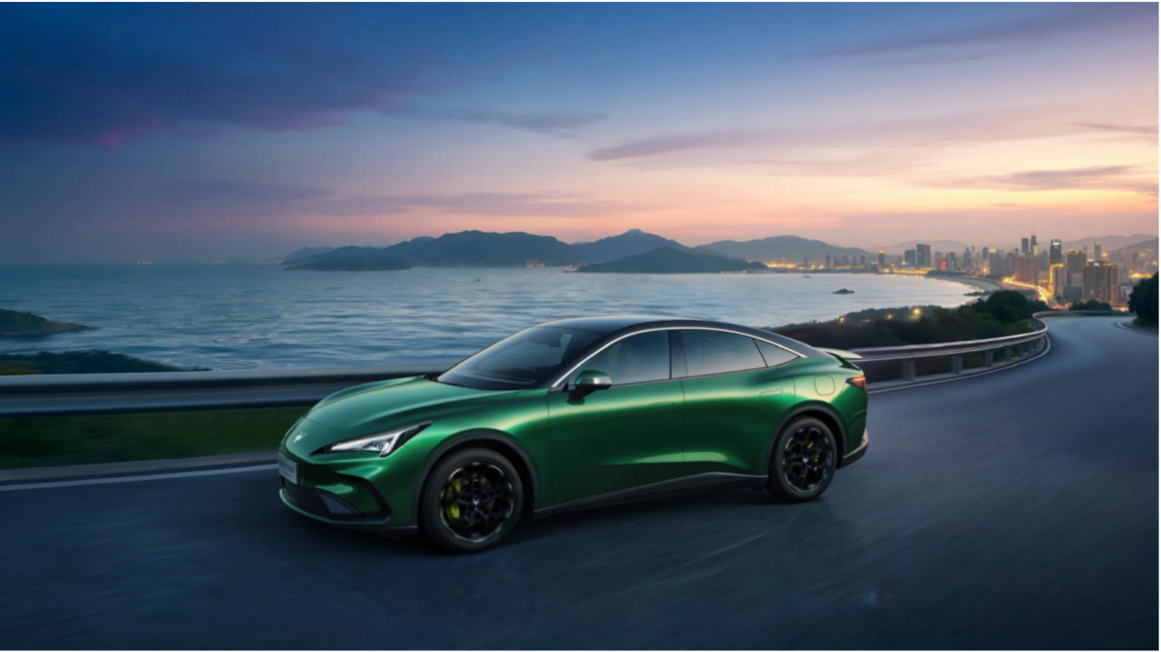 快得尽兴、稳得安心，极狐全新阿尔法S5上市补贴价9.98万起