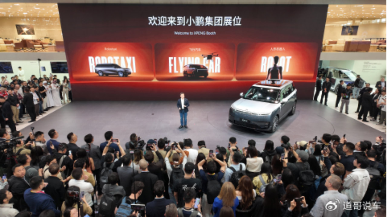 加速国民智驾普及！小鹏GX Robotaxi量产车重磅亮相北京车展