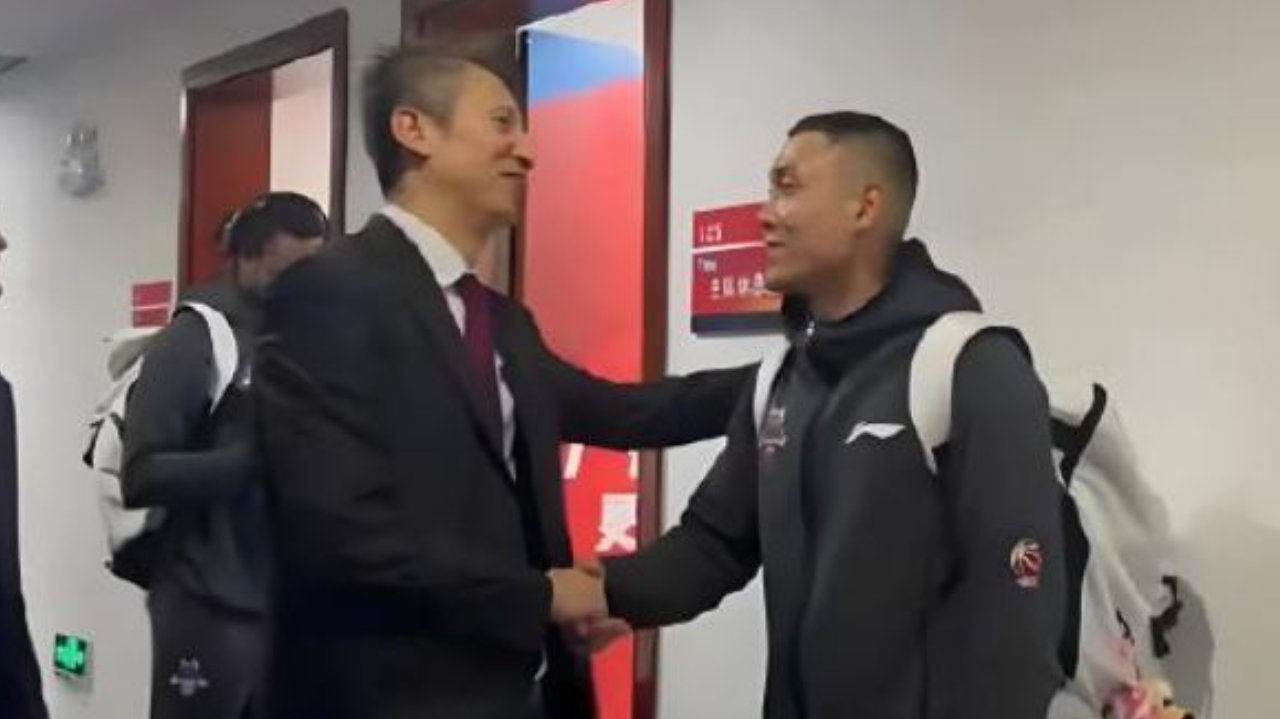 三连胜结束热身赛！中国男篮做出选择，召回胡明轩