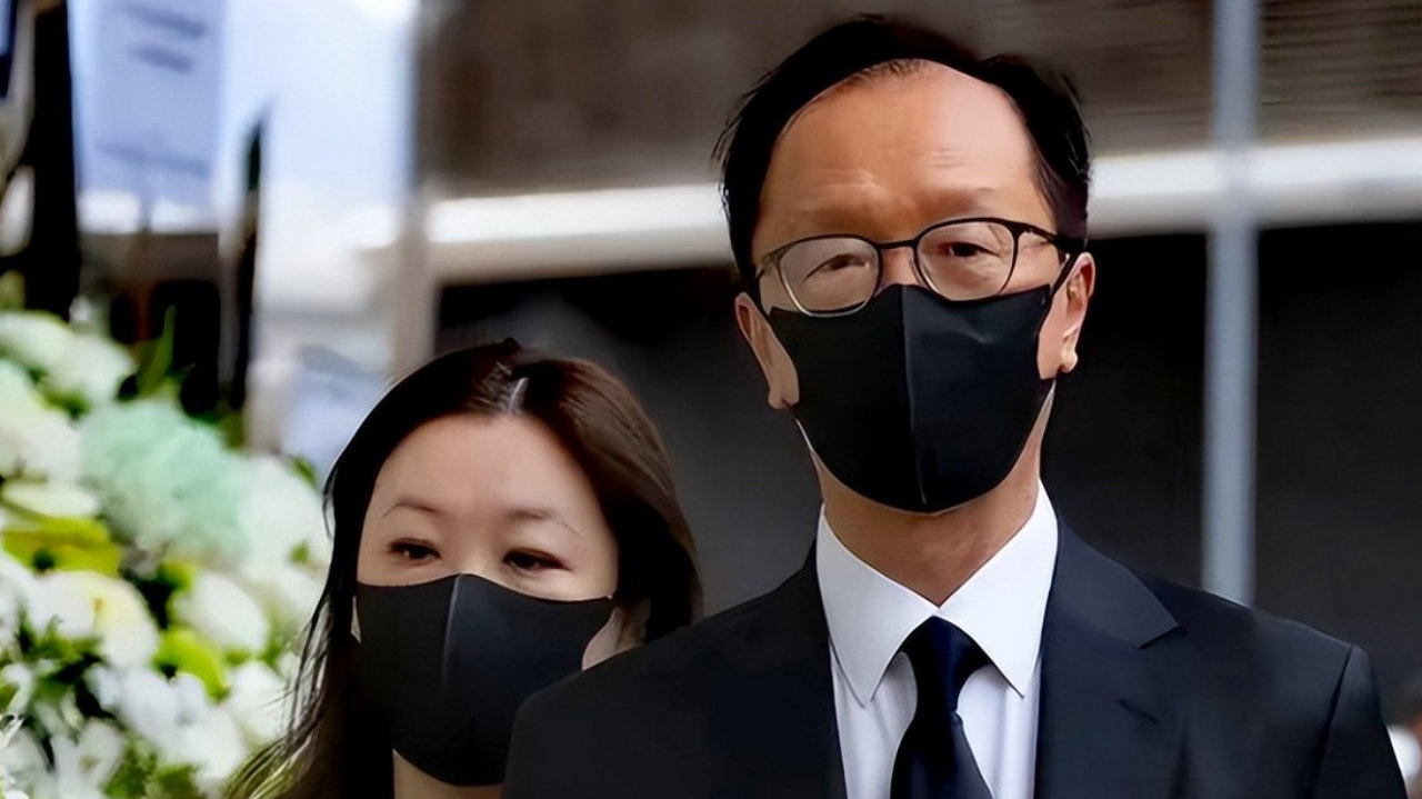 半路夫妻难同心？伏明霞近照太意外，与梁锦松婚变传闻早水落石出
