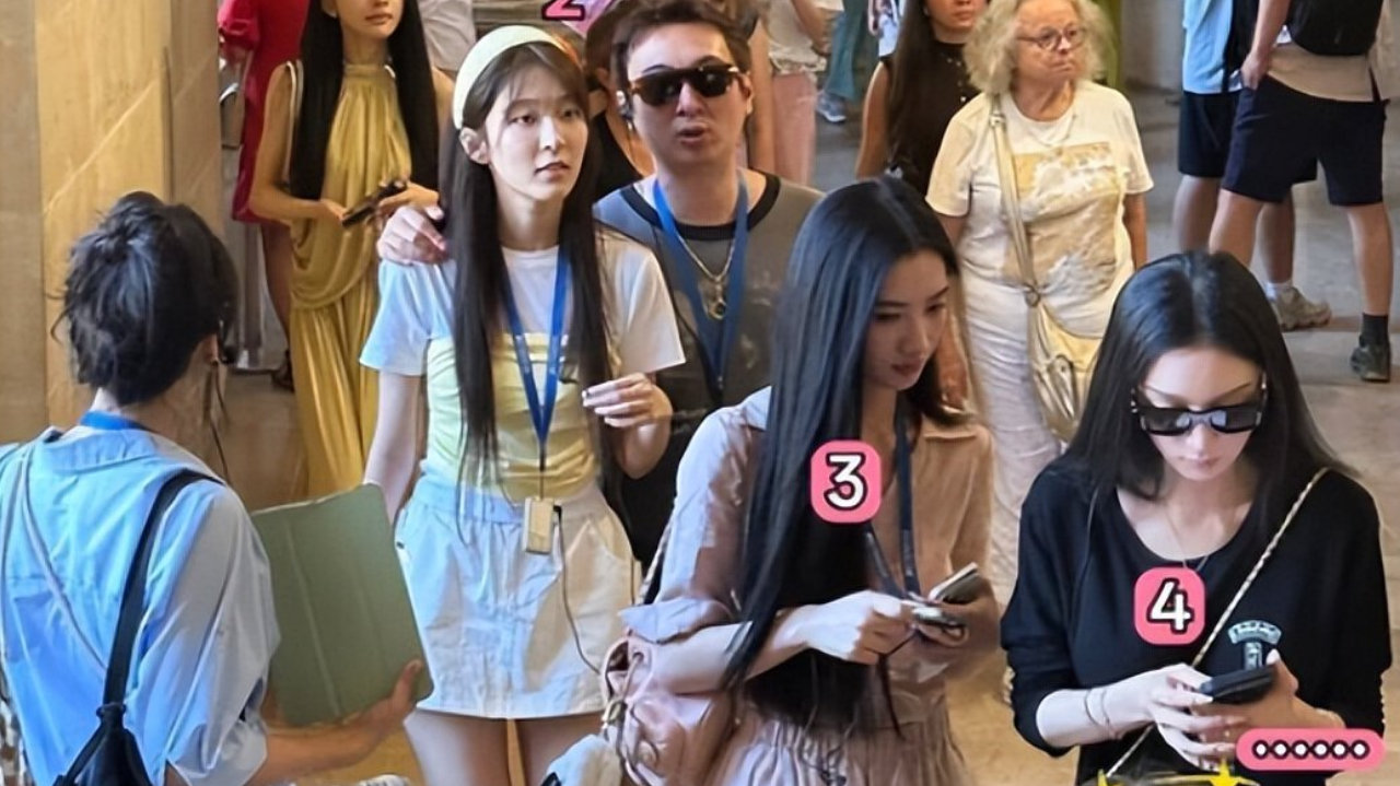 巴黎夜店唱歌偶遇王思聪,身边四位女网红环绕,不见正牌女友懒懒 巴黎夜店唱歌偶遇王思聪,身边四位女网红环绕,不见正牌女友懒懒
