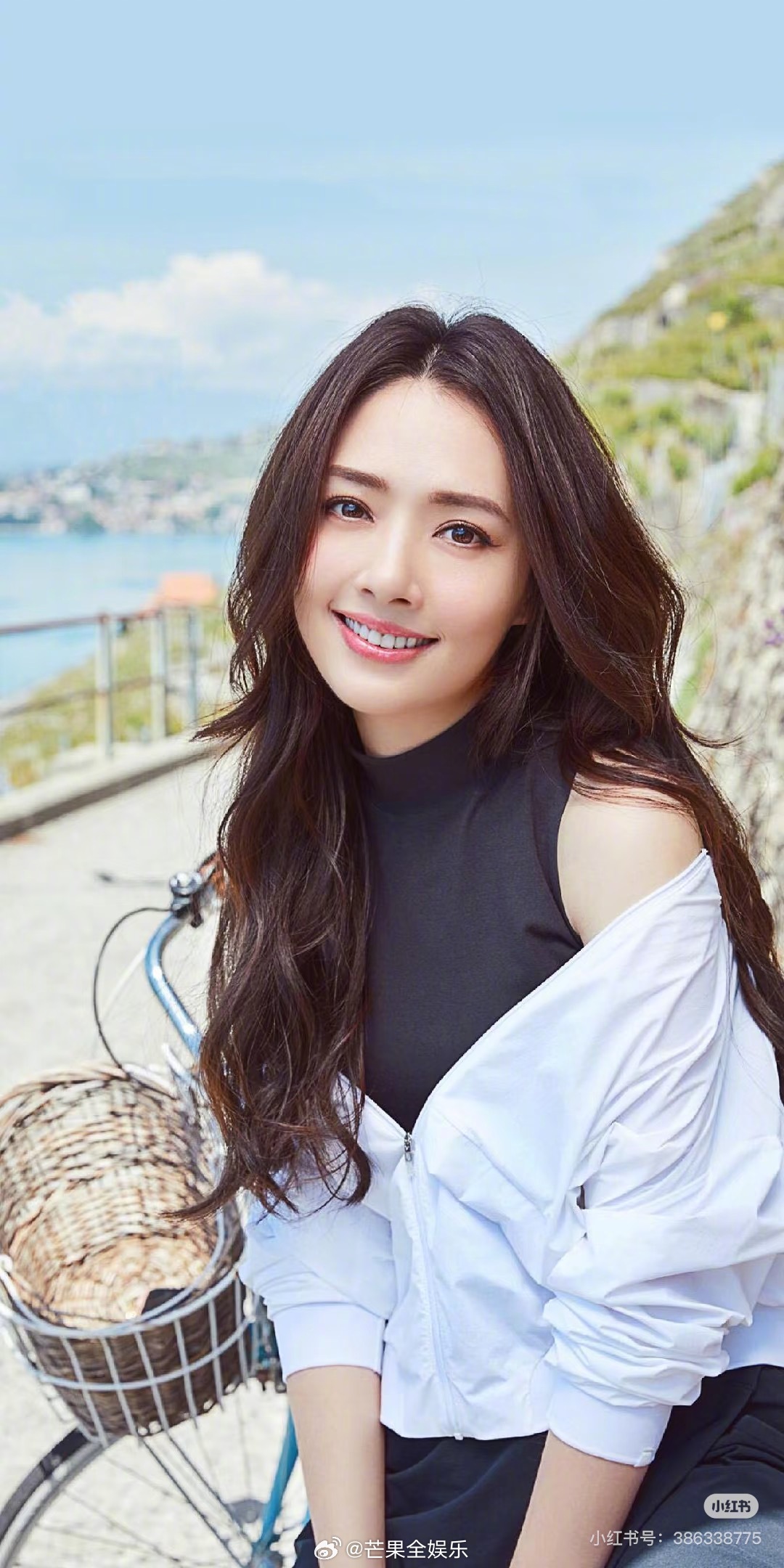 郭碧婷3岁儿子留长发侧颜出镜，与姐姐向芷神似