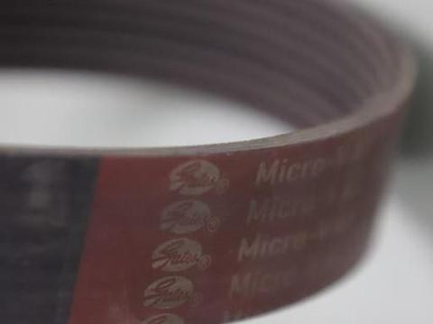 8万公里皮带和张紧轮竟这番模样！你还不定期检查？