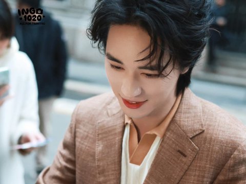 许魏洲米兰时装周变签名界鸡排哥