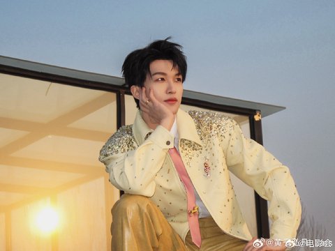 黄子弘凡春晚表演活力四射获赞快乐担当