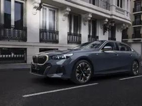 2025款长轴宝马i5入门车型国内上市，电池升级、续航提升!