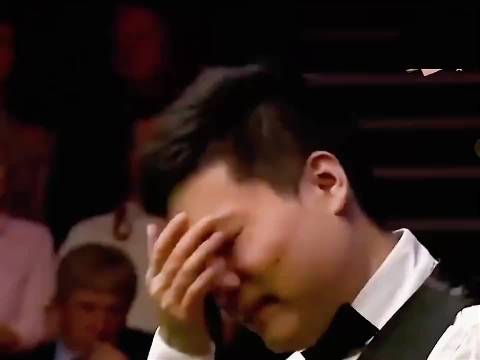 名场面太离谱！丁俊晖打出奇葩满分杆，全场爆笑引球员围观